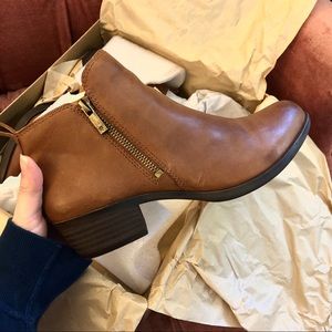 BRAND NEW Lucky Brand Basel Toffee Size 9 Booties